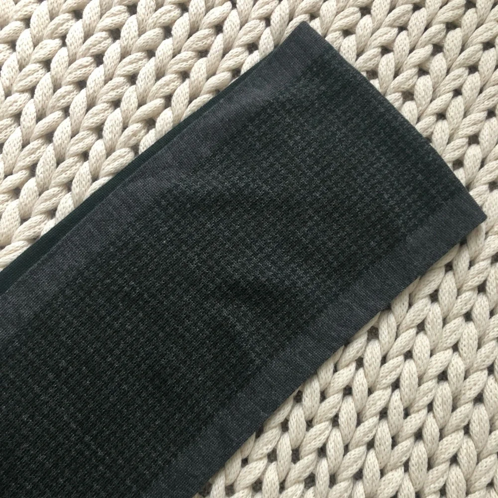Men’s Calvin Klein NWOT green and grey scarf